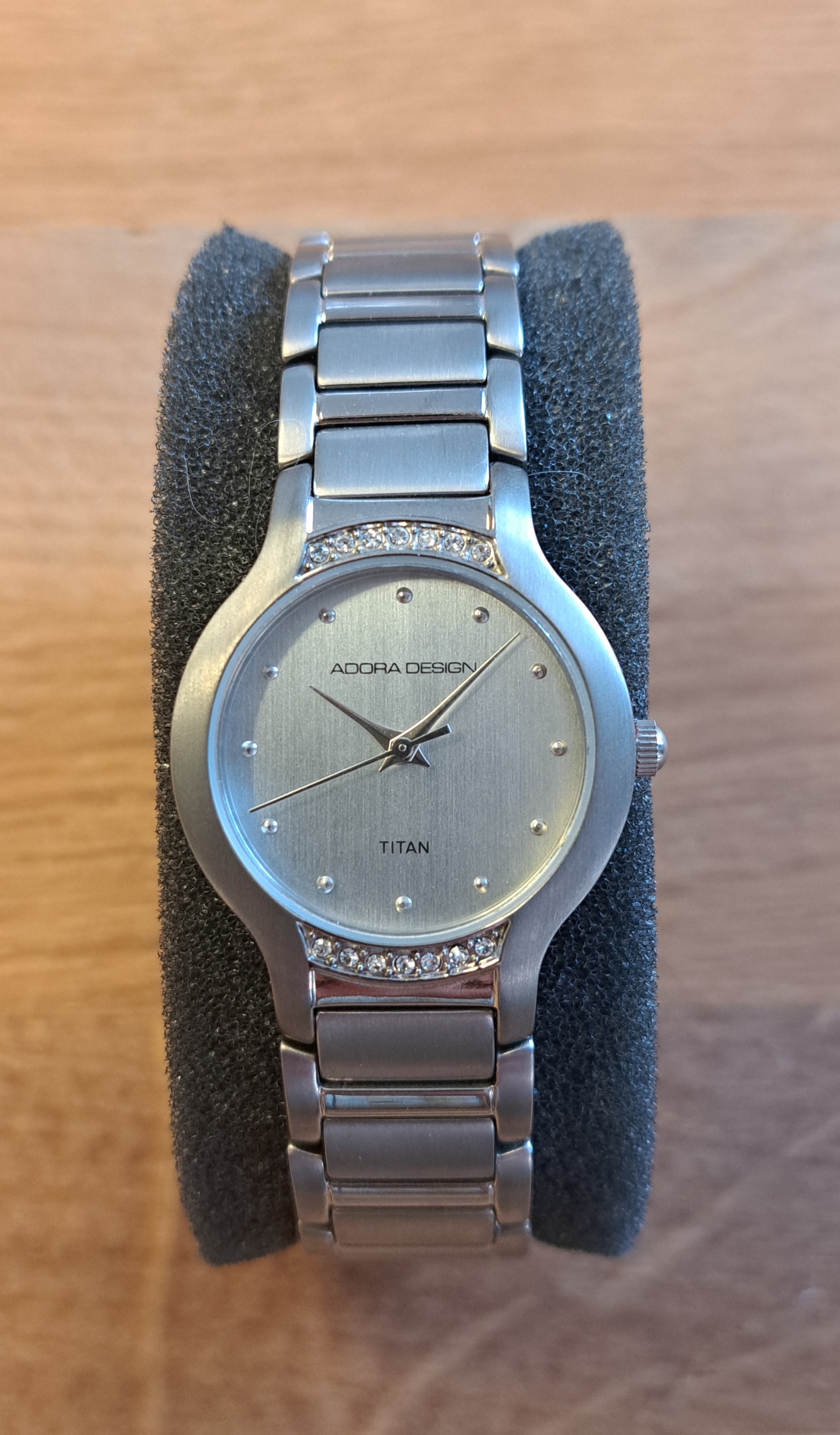 Adora AD8744
