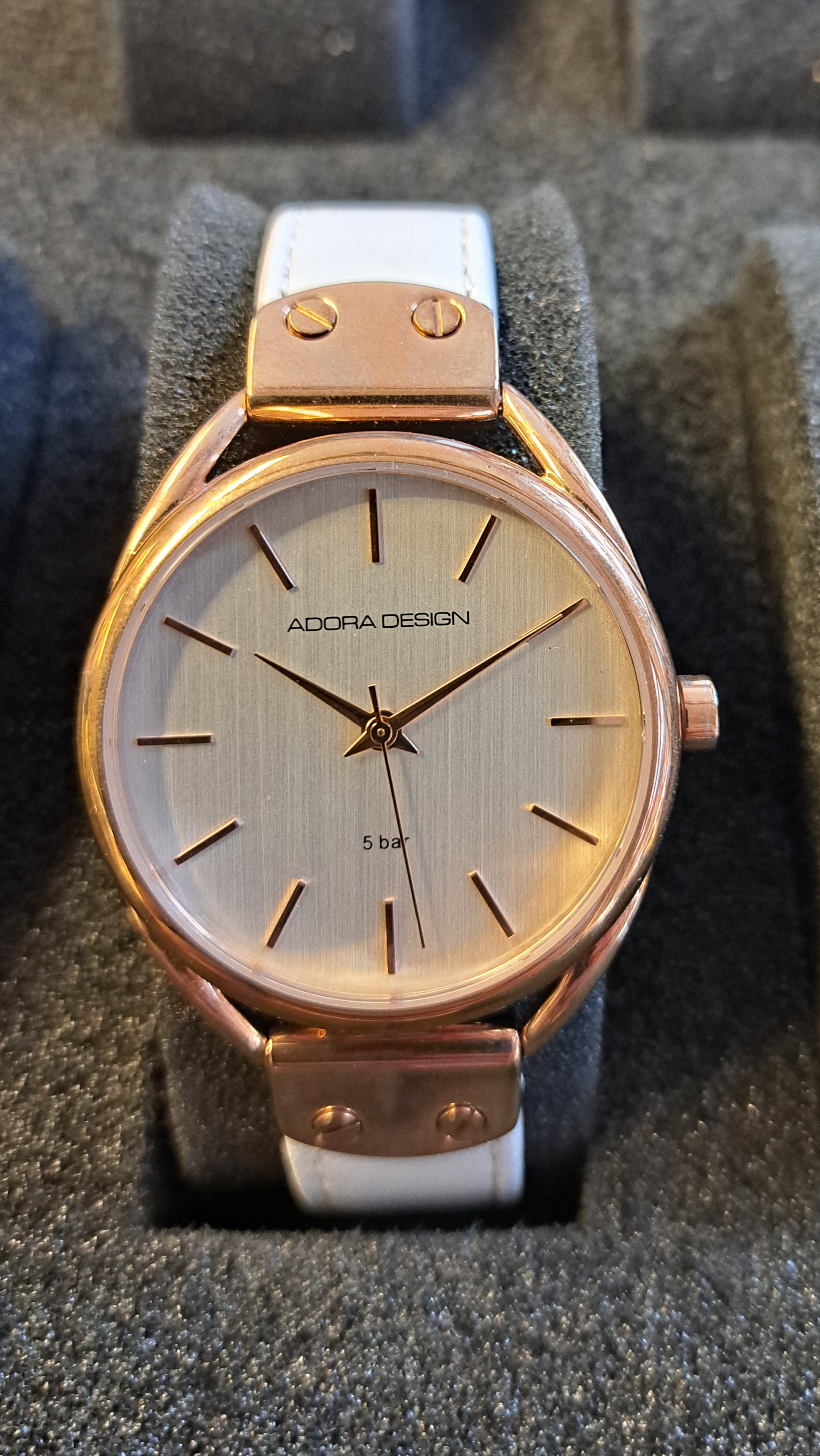 Adora AD8103